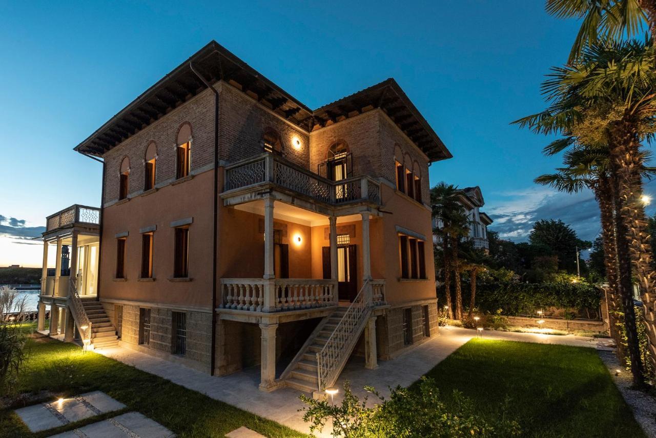 Ca' Delle Contesse - Villa On Lagoon With Private Dock And Spectacular View ヴェネツィア・リド島 エクステリア 写真